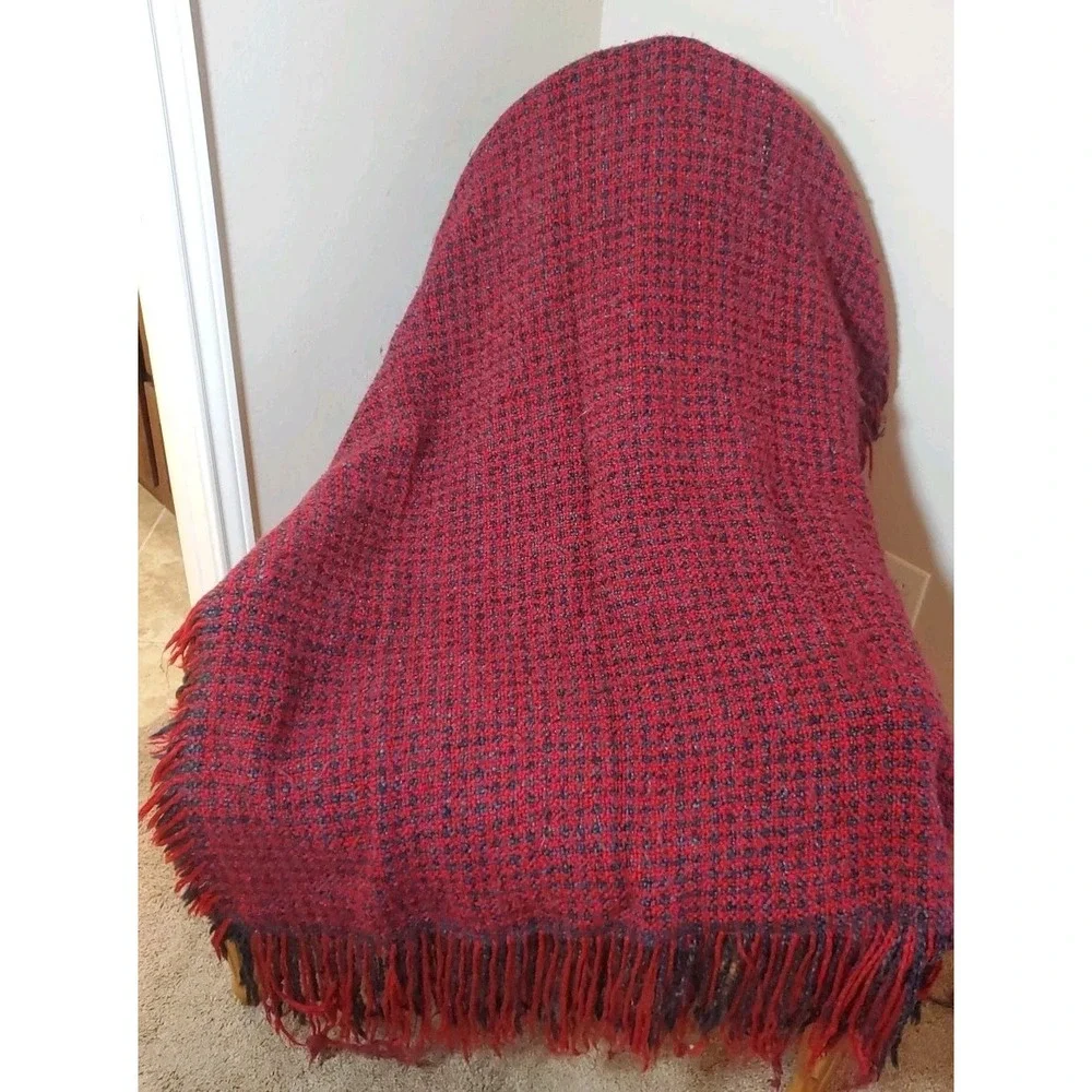 Kennebunk Weavers Wool Blend Fringe‎  Throw Blanket 46x62 Red & Gray Soft Cozy